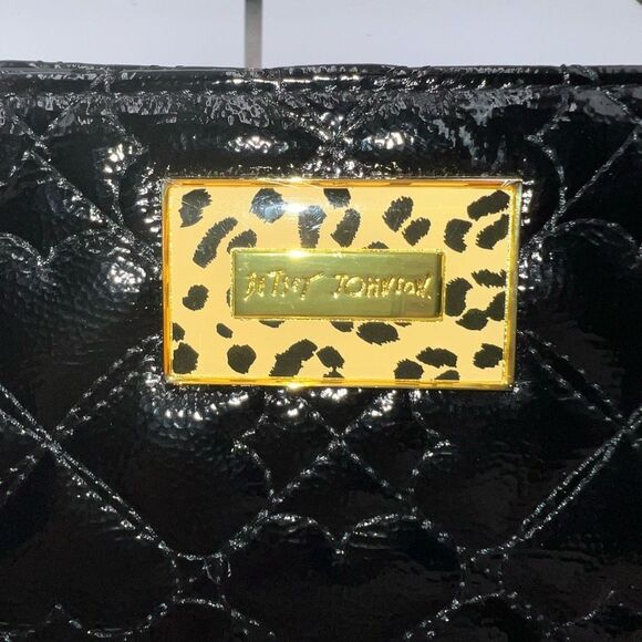 Betsey Johnson Large‎ Faux Leather Black and Gold Quilted Wristlet - Picture 5 of 10